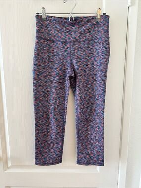 GapFit Pink Blue Multicolor Capri Leggings Size M Athleisure Sporty